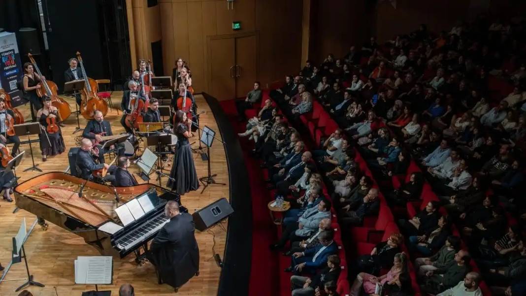 Antalya’da Atatürk’e Saygı Konseri: Senfonik Bir Gece 1